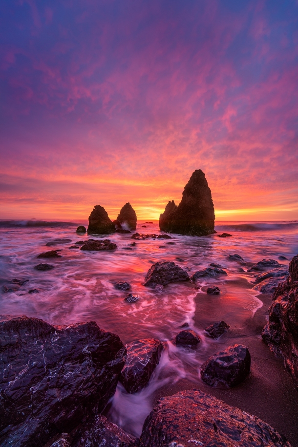 A vibrant sunset from this Tuesday at Rodeo Beach in Marin County CA  IG BersonPhotos