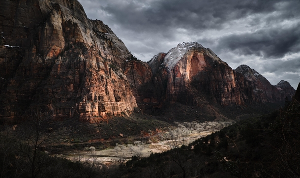 A view from the Angels Landing ascent in Zion National Park   x 