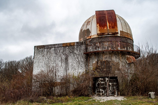 Abandon observatory in Central Illinois