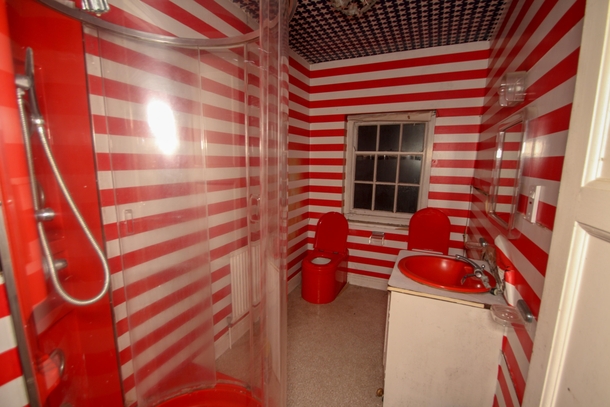 abandoned american bathroom -  bedroom mansion - England
