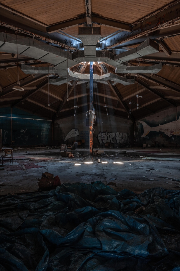 Abandoned Aquarium looks like a spaceship