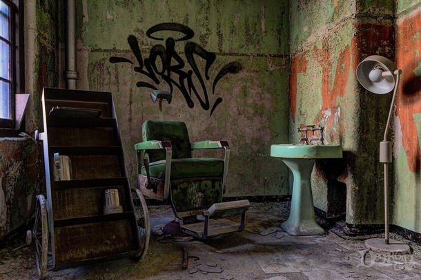 Abandoned Barbaric Barber Shop in a Mental Asylum Ward OC x