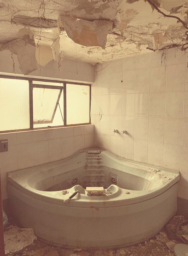 Abandoned bath in my block Mexico City