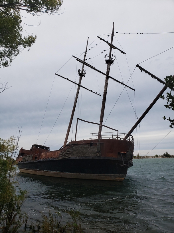 Abandoned boat in ON CAN
