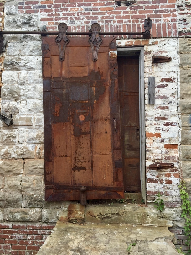 Abandoned buildings sliding door in Troy AL 