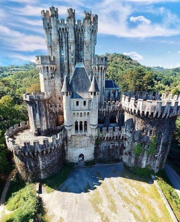 Abandoned castle in Spain who would explore