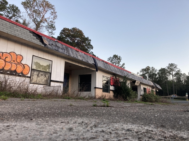 Abandoned convenience store - FL