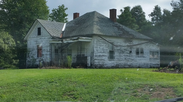 Abandoned farm house Mormon Ky x
