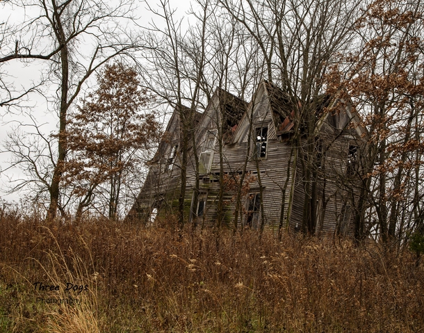 Abandoned farmhouse in Missouri x OC