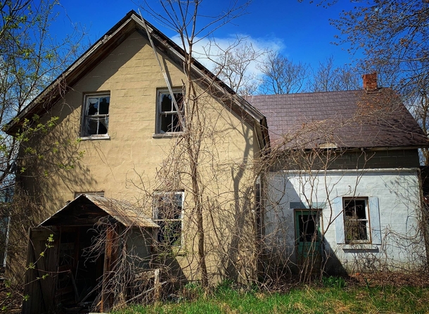 Abandoned farmhouse in Ontario Canada