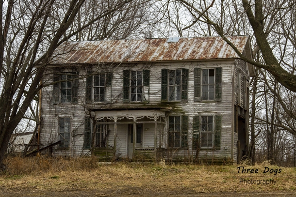 Abandoned farmhouse in West Central Illinois x 