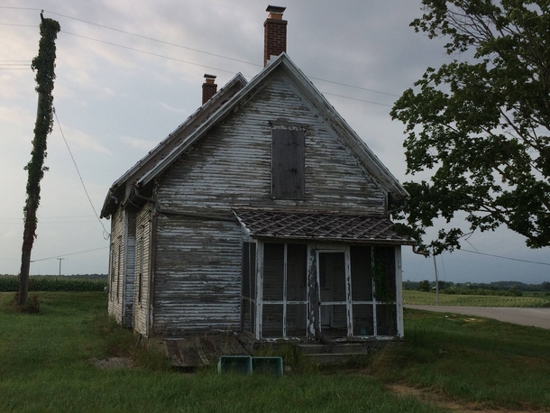 Abandoned farmhouse on US  in southern Michigan 