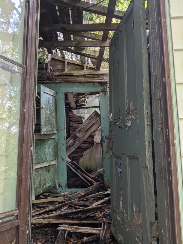 Abandoned farmhouse Ontario Canada