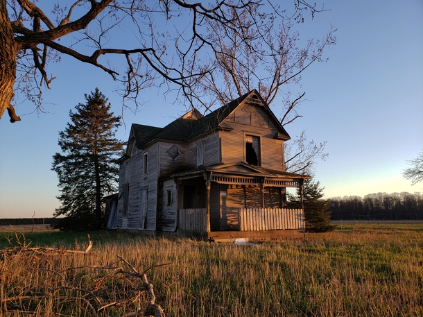 Abandoned farmhouse - somewhere in Northern Michigan 