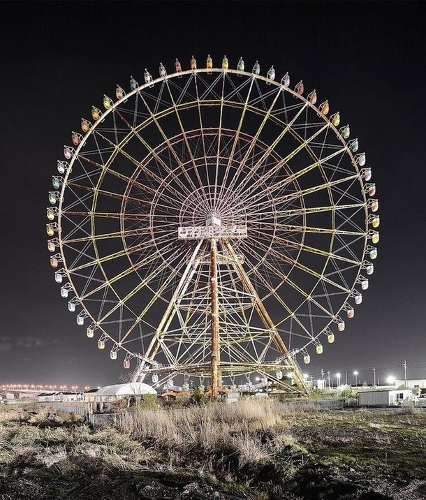 Abandoned Ferris wheel at the Kanuma Leisure Land theme park in Japan