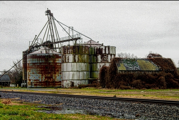 Abandoned grainery in Lincoln Delaware