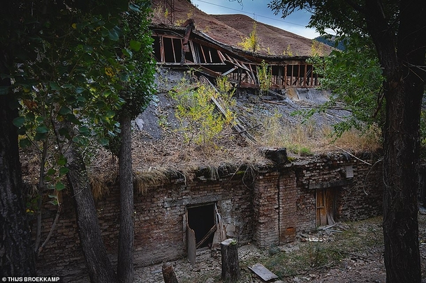 Abandoned home in the mine city of Ming Kush Russia Photocredits Thijs Broekkamp