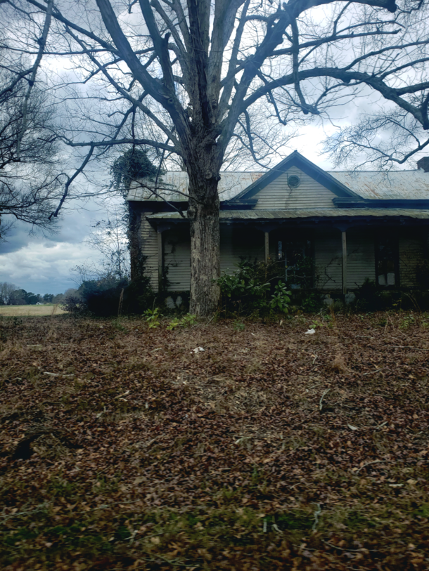 Abandoned home near my house It was extra creepy the day I took this picture 