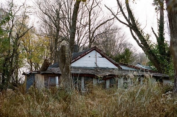 Abandoned house in the woods near Bucker KY oc