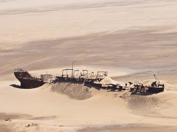 Abandoned in Namibia - the Eduard Bohlen ran aground in 