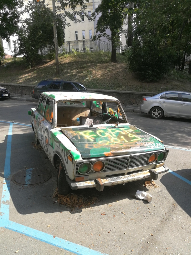Abandoned Lada in the middle of Kiev 