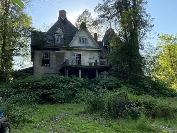 Abandoned mansion East Coast US 