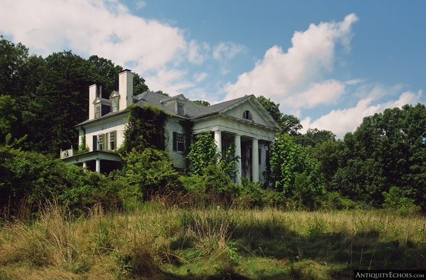 Abandoned Mansion of the Selma Plantation 