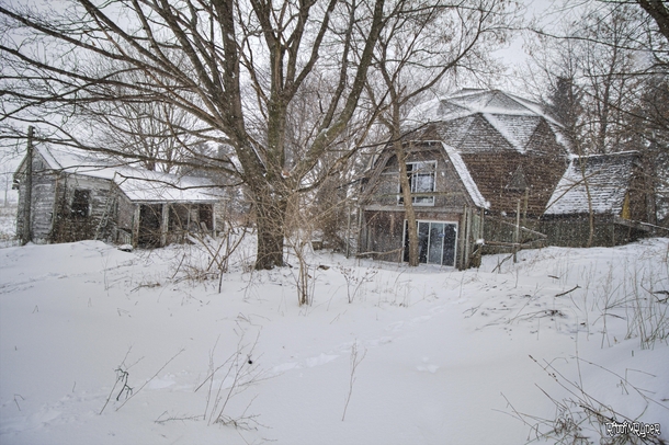 Abandoned Ontario Dome House with Barn Full of Creepy Finds 