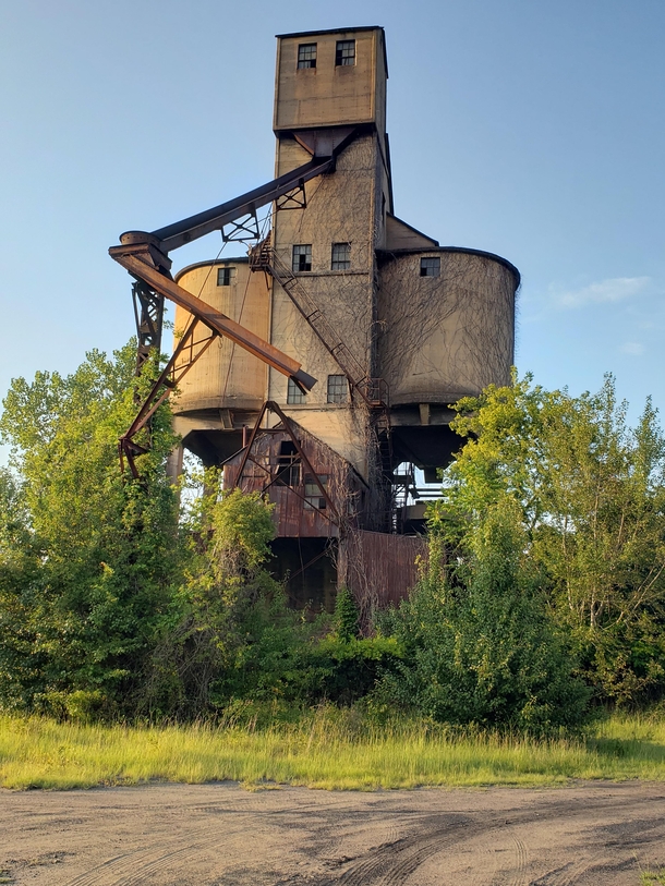 Abandoned railroad coal chute Last operated in the s by Transco Macon Georgia