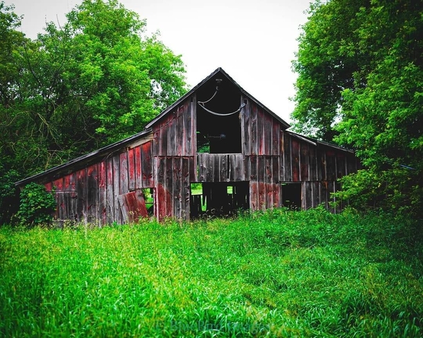 Abandoned red barn