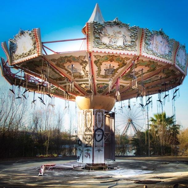 Abandoned ride at the New Orleans Six Flags following Hurricane Katrina 