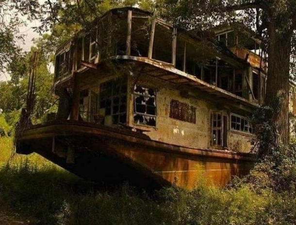 Abandoned river boat the Mamie S Barret On the banks of the Mississippi