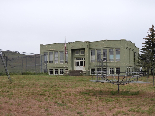 Abandoned school Antelope OR