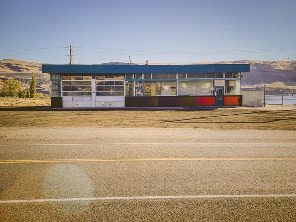 Abandoned service station - Vantage WA