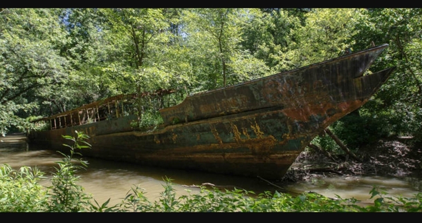 Abandoned ship in Northern Kentucky More pics in comments x