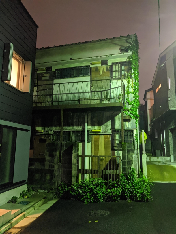 abandoned studio apartments in tokyo