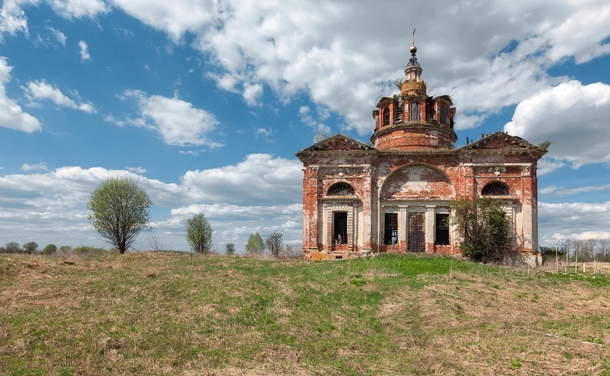 Abandoned temple with the grave of the hero of the Napoleonic war 