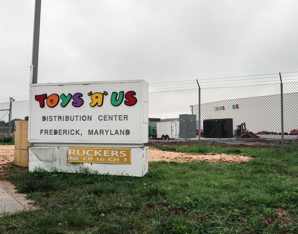 Abandoned Toys R Us distribution center 