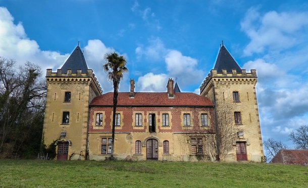 Abandoned villa in France 