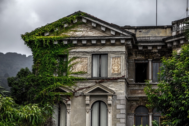 Abandoned villa in Italy 