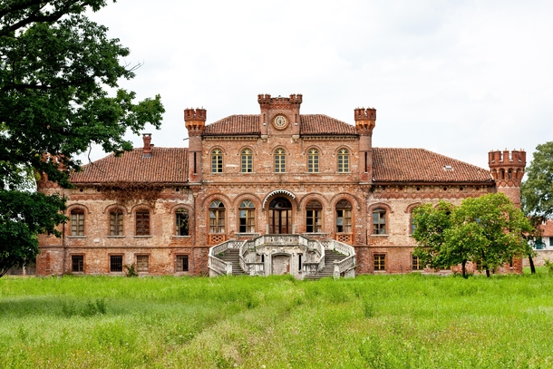 Abandoned Villa in Italy 