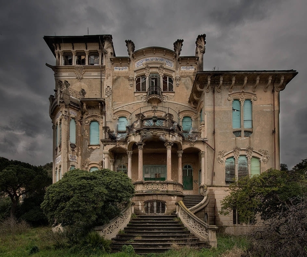 Abandoned Villa Zanelli Savona Italia