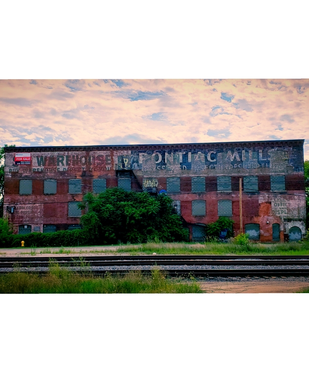 Abandoned warehouse in Pontiac Michigan Been empty since I was a little kid Im  now I remember thinking as a kid this was where the mob was hiding out or something lol