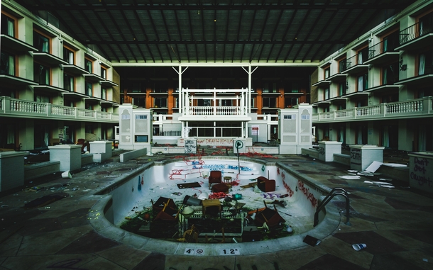 Abandoned Waterpark Hotel in Indiana