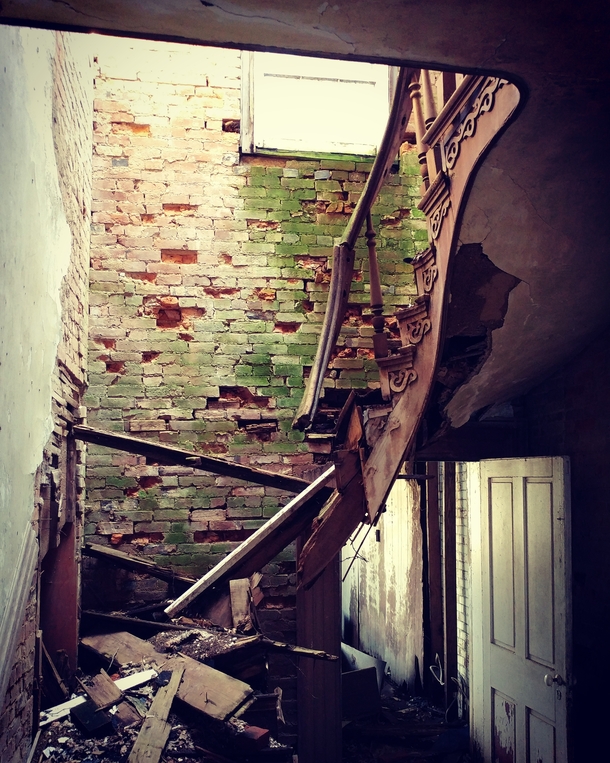 Abandoned William Tarr Mansion Paris KY 