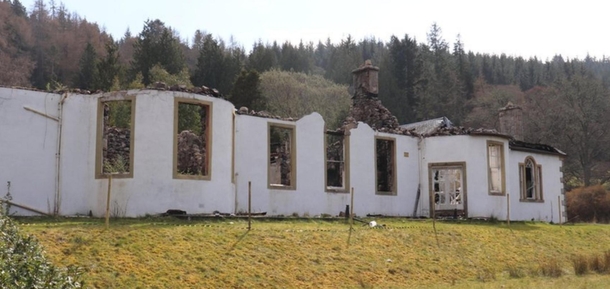Aleister Crowleys notorious abandoned cottage in Scotland is up for sale I saw this picture in an article on the BBC News app It is alleged black magic rituals took place here It was later owned by Jimmy Page of Led Zeppelin Sorry for crappy screenshot Ca