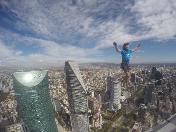 Alexander Schultz breaks world record over Mexico City 