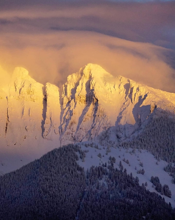 Alpenglow on Montanas Mission Mountains 