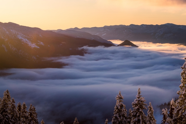 Always love a good cloud inversion in the mountains Shot while skiing in Snoqualmie Pass WA OC