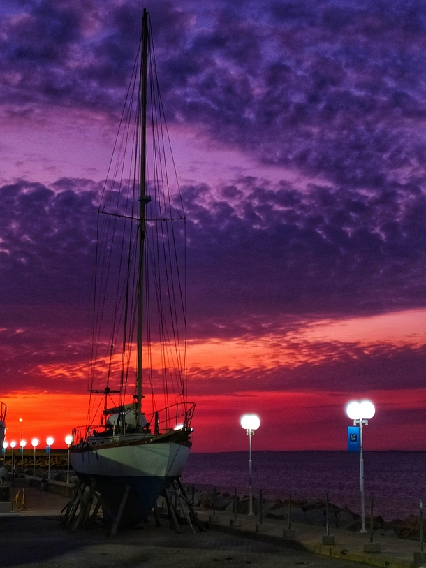 Amazing colors on this stunning sunset port of Piripolis